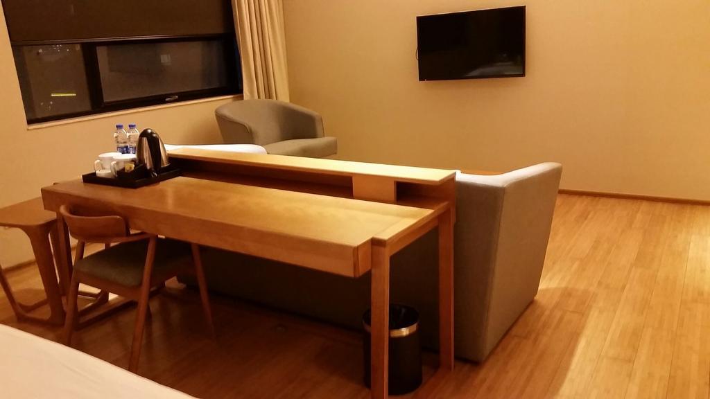 Ji Hotel Wuhan Guanggu Plaza Luaran gambar