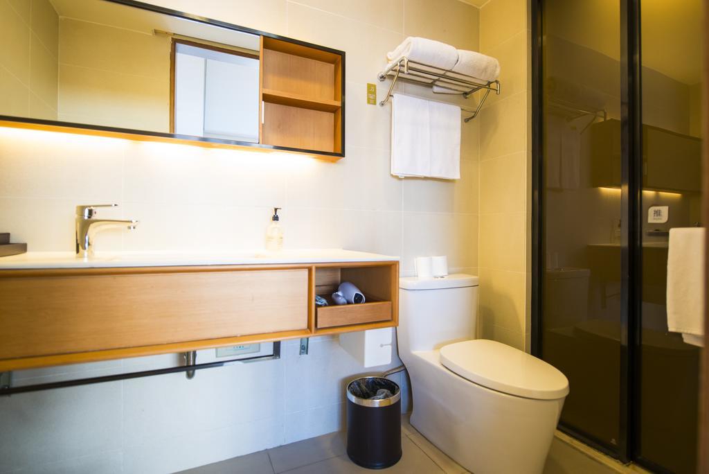Ji Hotel Wuhan Guanggu Plaza Luaran gambar