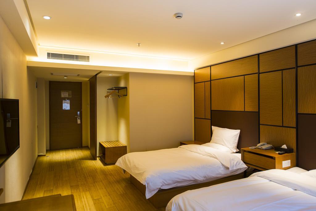 Ji Hotel Wuhan Guanggu Plaza Luaran gambar