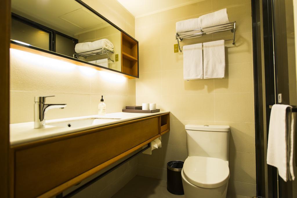 Ji Hotel Wuhan Guanggu Plaza Luaran gambar