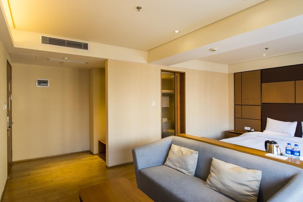 Ji Hotel Wuhan Guanggu Plaza Luaran gambar